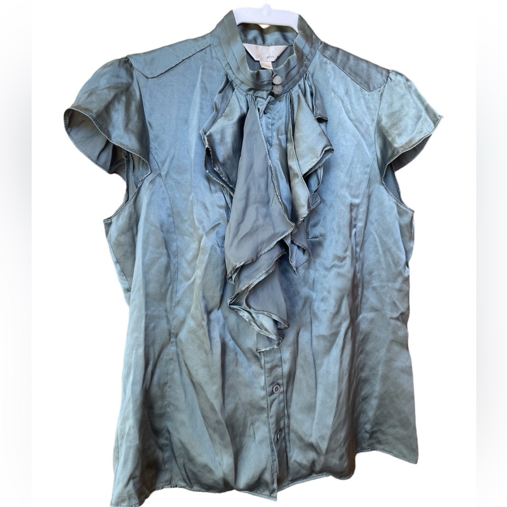 Anthropologie Zoa New York silk ruffled blouse in dark gray size L. Super pretty
